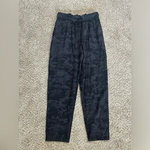 Lululemon Keep Moving Pant High-Rise Camo Deep Coal Multi Drawcord Size 6 Womens